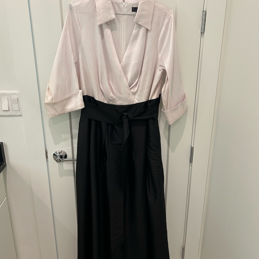 Jessica Howard white and Black Wrap Dress